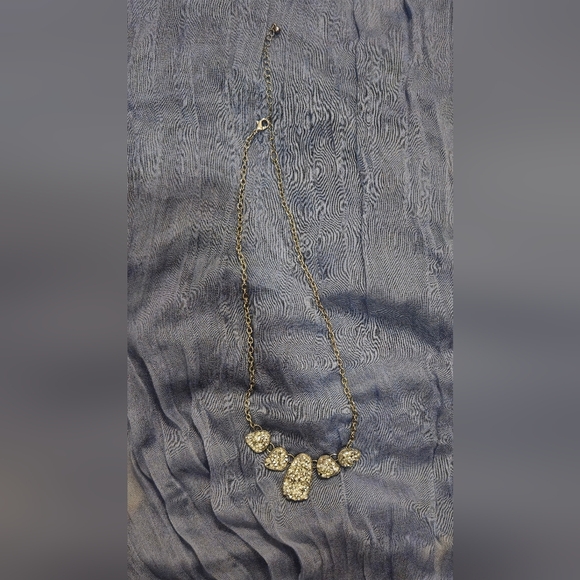 Lovely lightweight crushed sparkle necklace with silver tone, adjustable - Picture 4 of 4